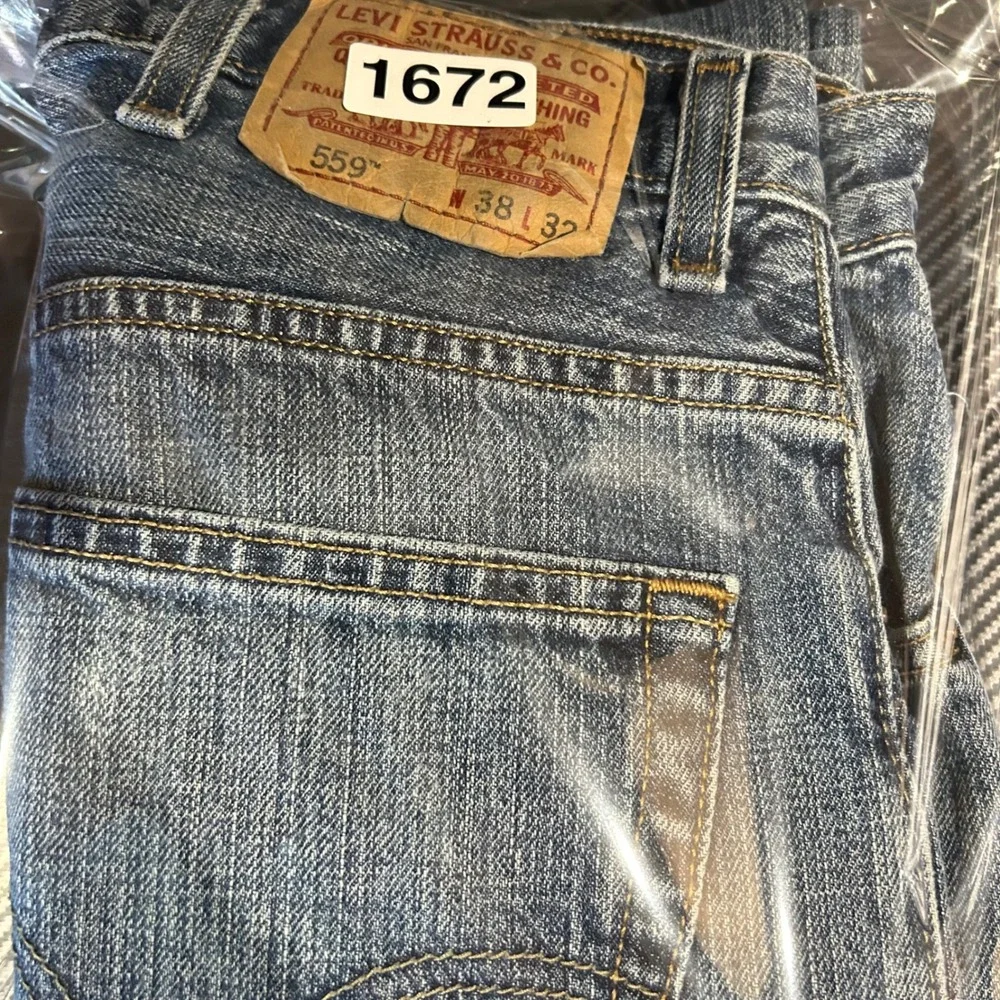Vintage Levis Strauss 559 Jeans Mens 38x32 Relaxed Straight Blue Denim Pants Y2K